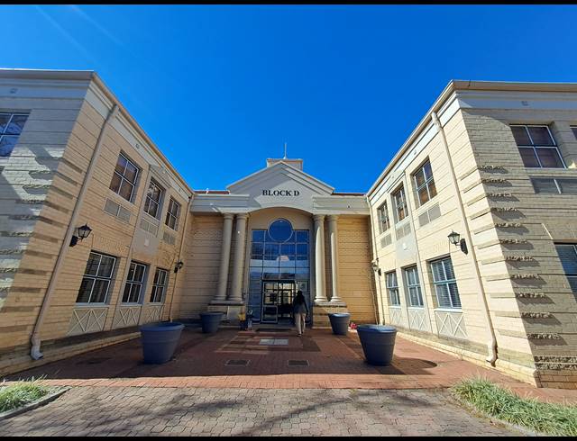 70M² OFFICE TO LET IN DUNKELD WEST